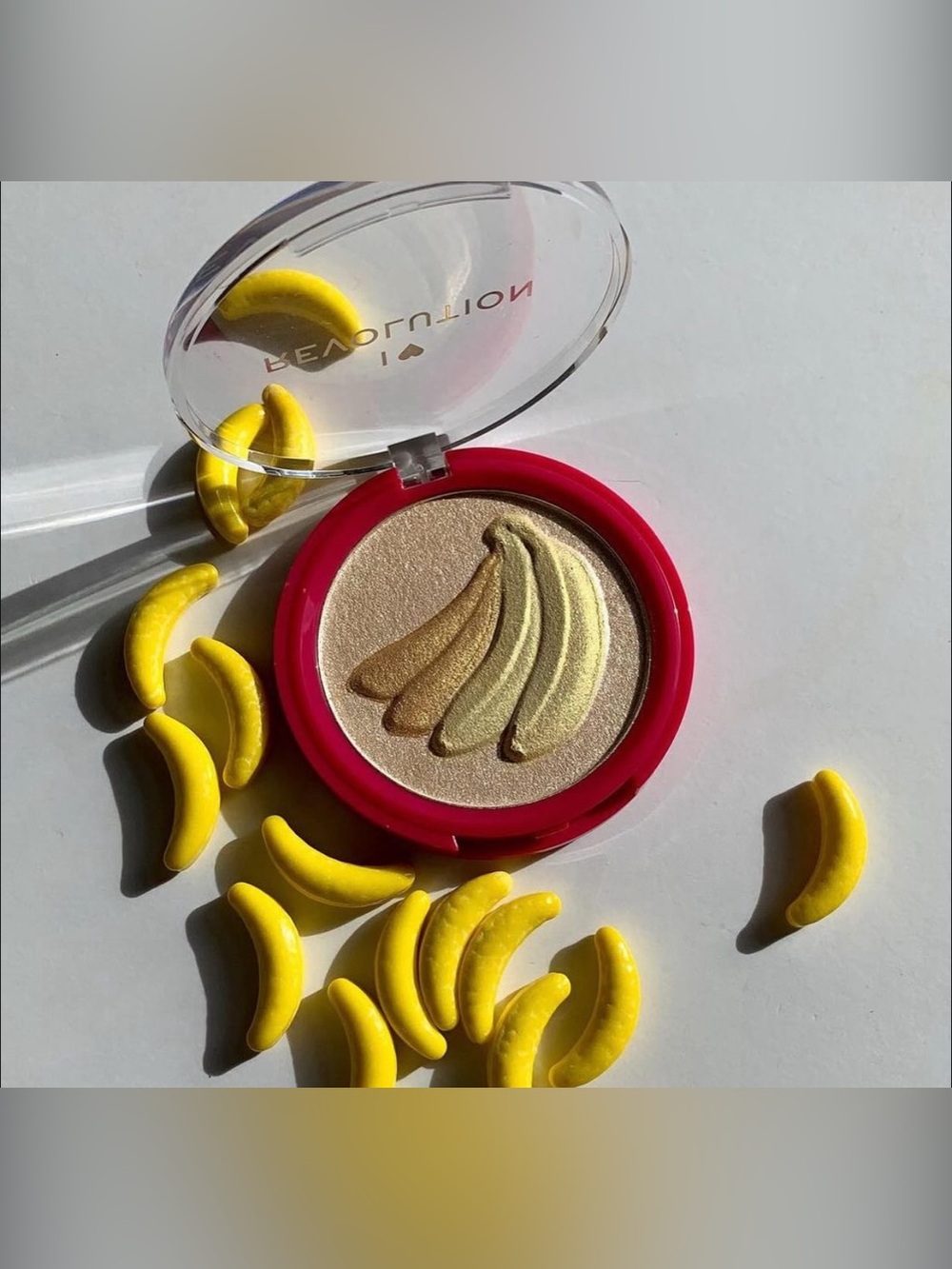 NIB Makeup Revolution I Heart Revolution Shimmering Highlighting Powder - Banana